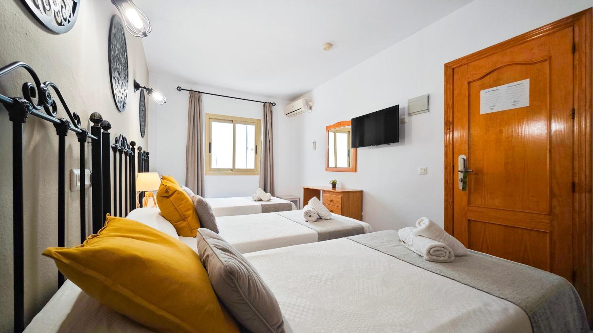 Hostal Dinamarca Sant Antoni de Portmany Exterior foto