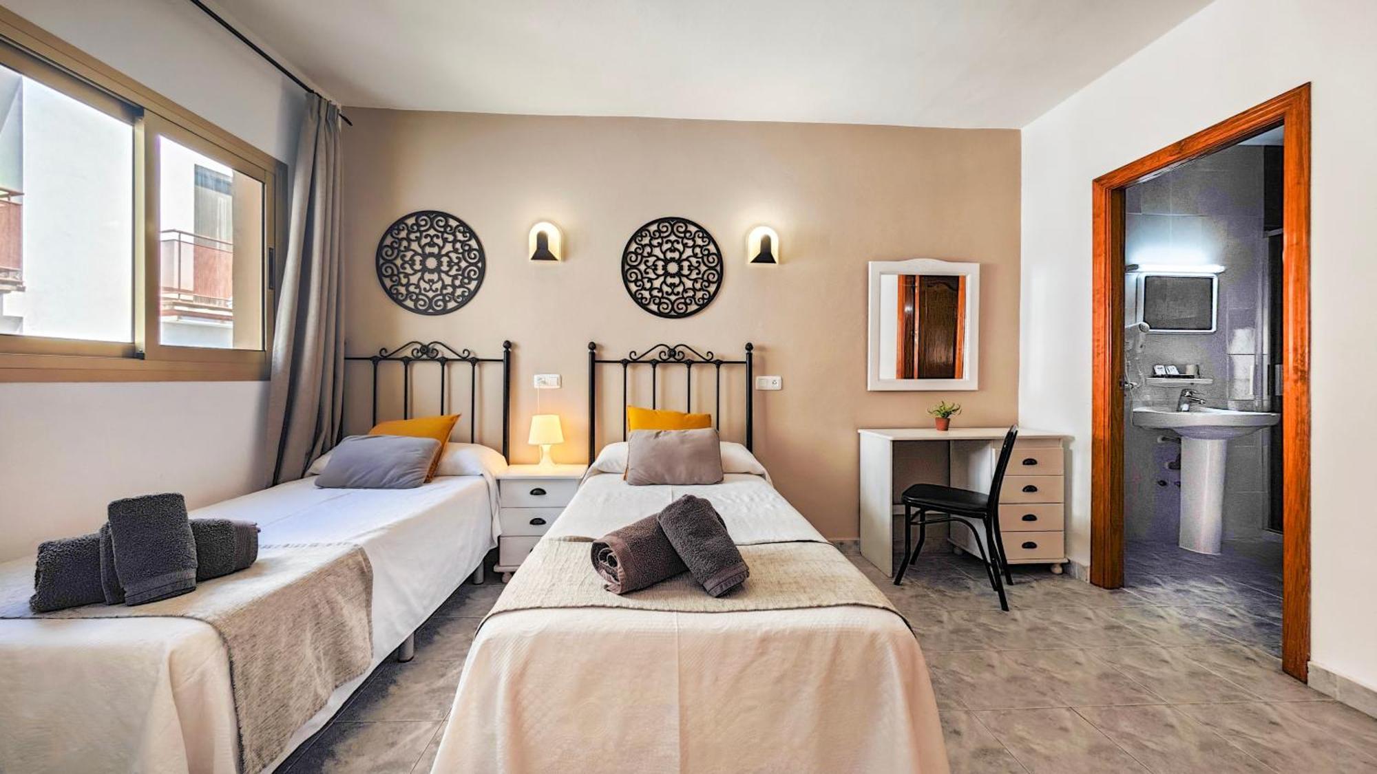 Hostal Dinamarca Sant Antoni de Portmany Exterior foto