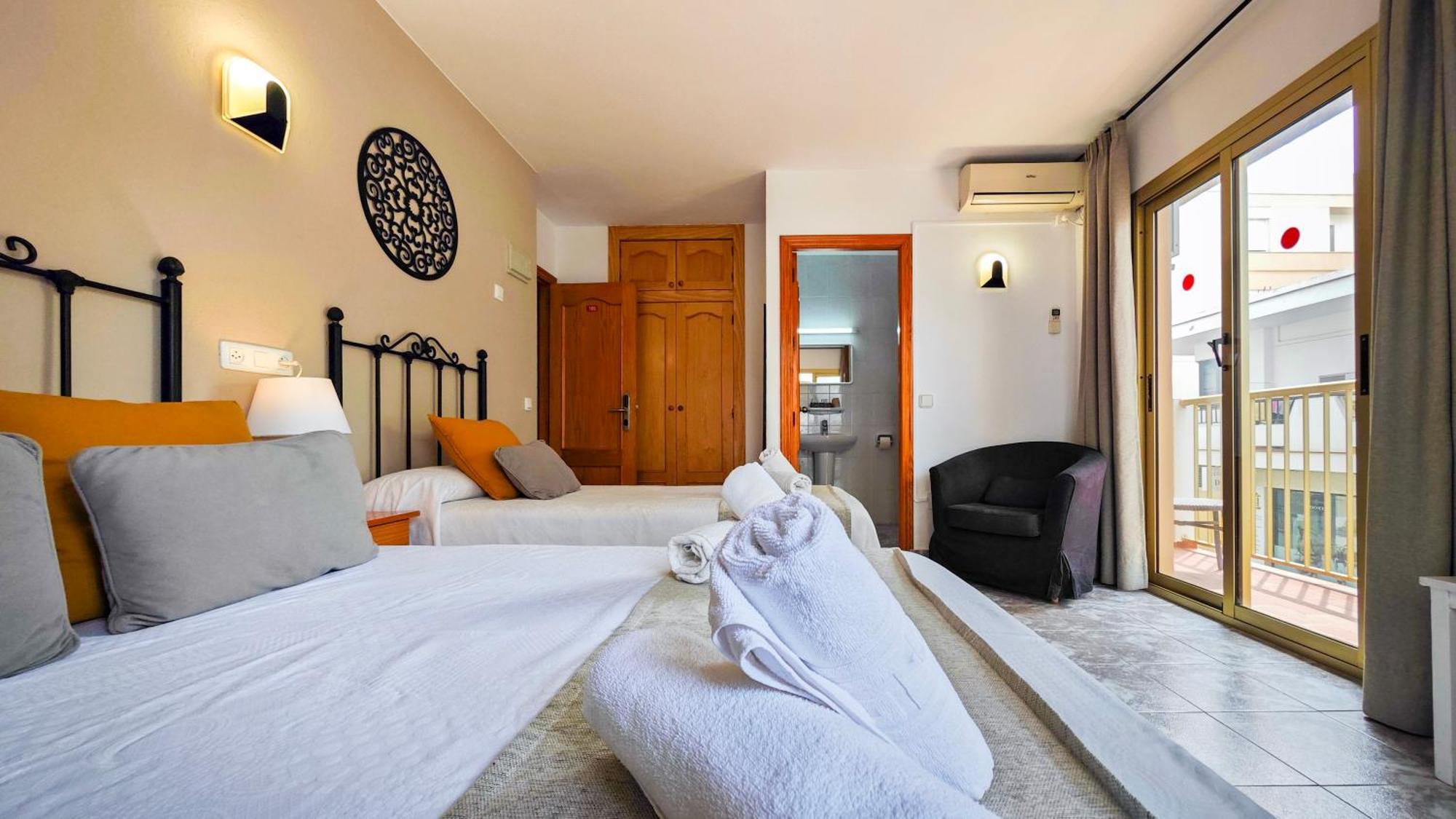Hostal Dinamarca Sant Antoni de Portmany Exterior foto
