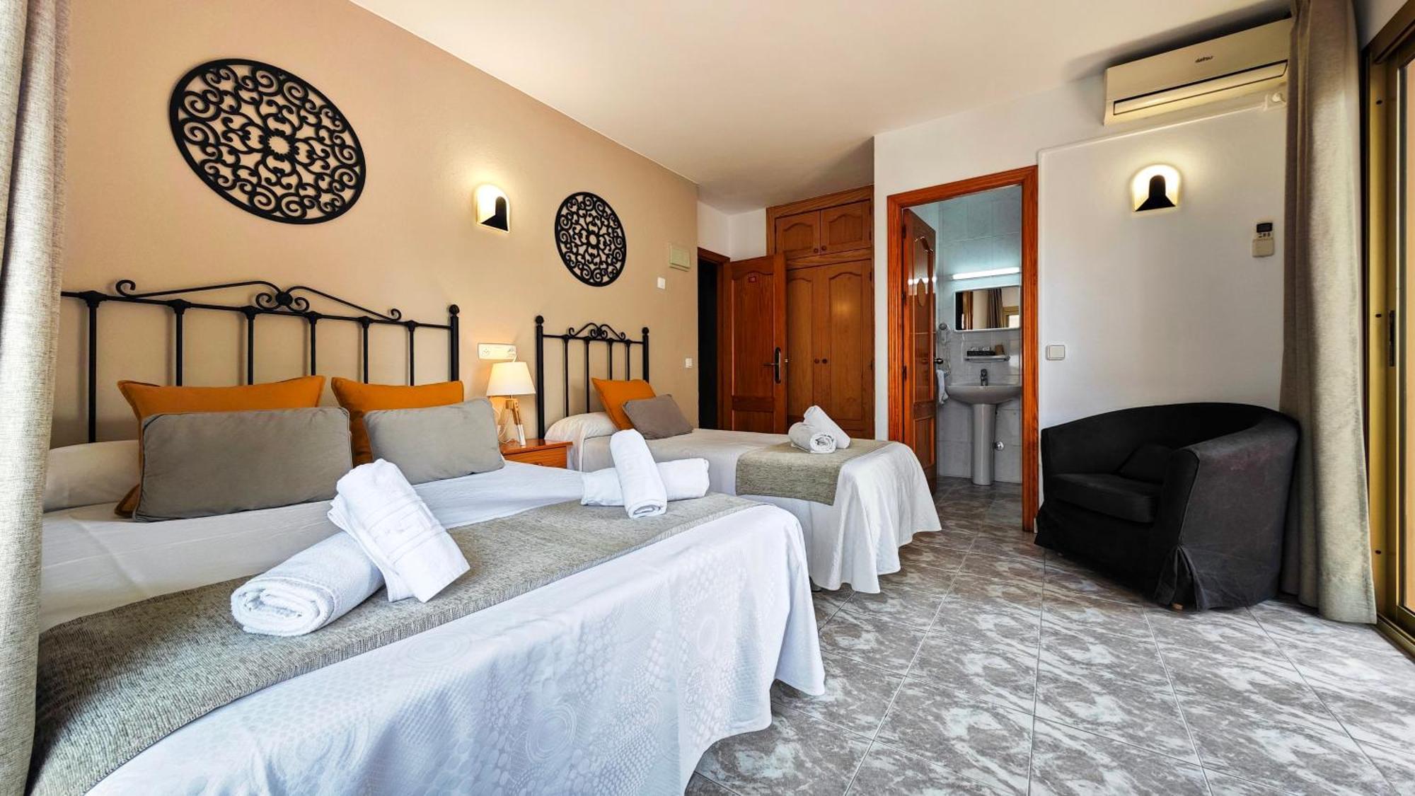 Hostal Dinamarca Sant Antoni de Portmany Exterior foto