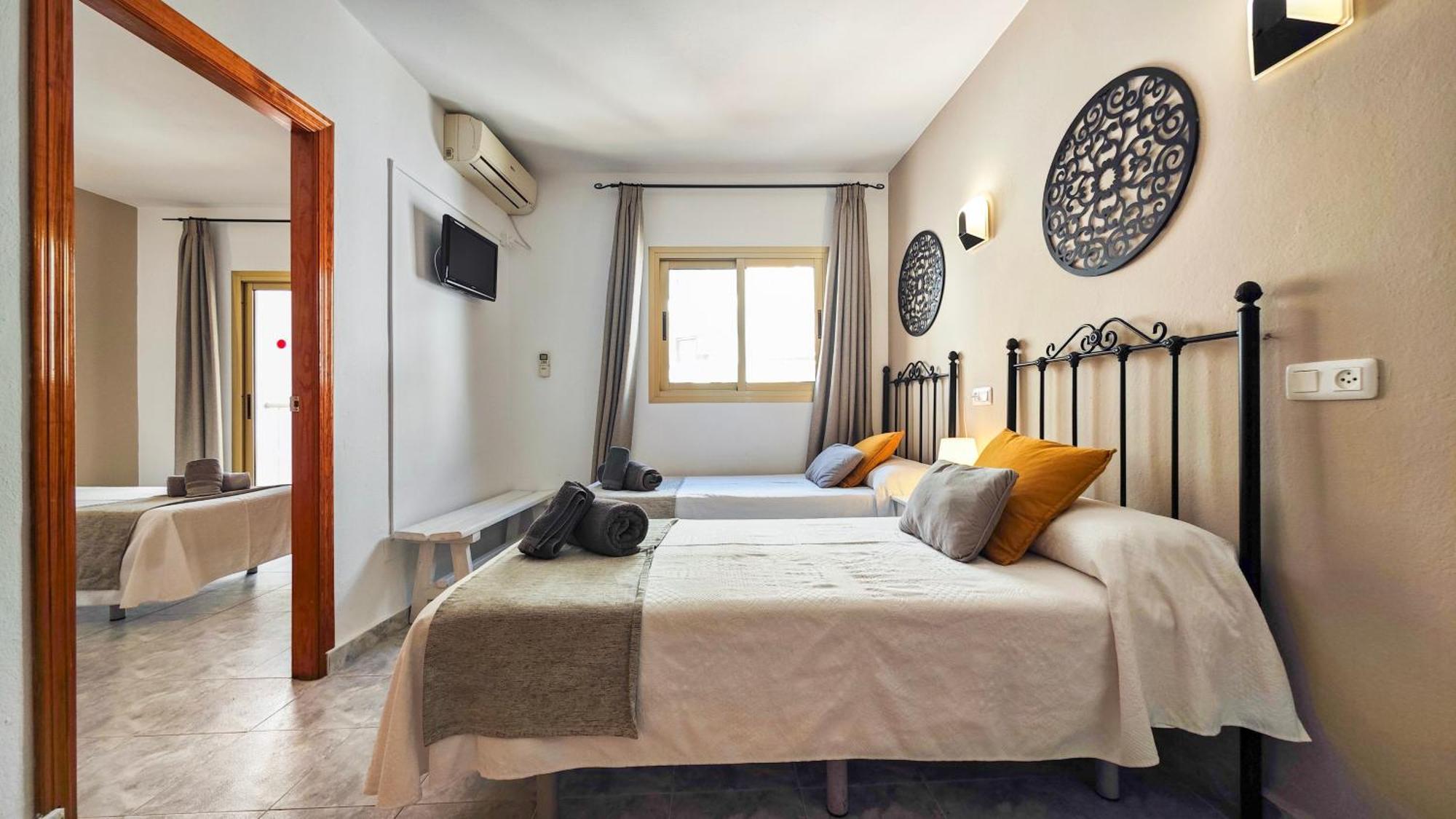 Hostal Dinamarca Sant Antoni de Portmany Exterior foto