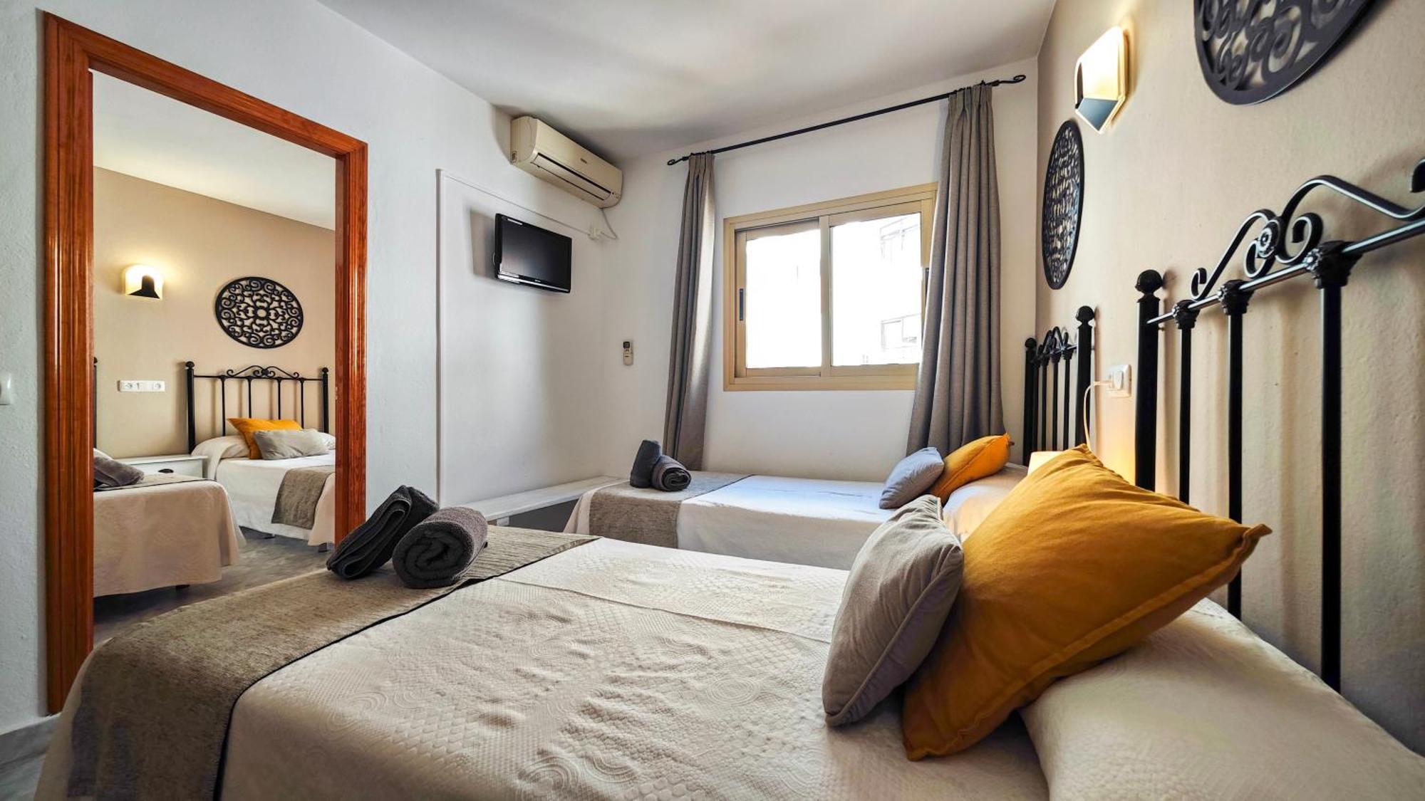Hostal Dinamarca Sant Antoni de Portmany Exterior foto