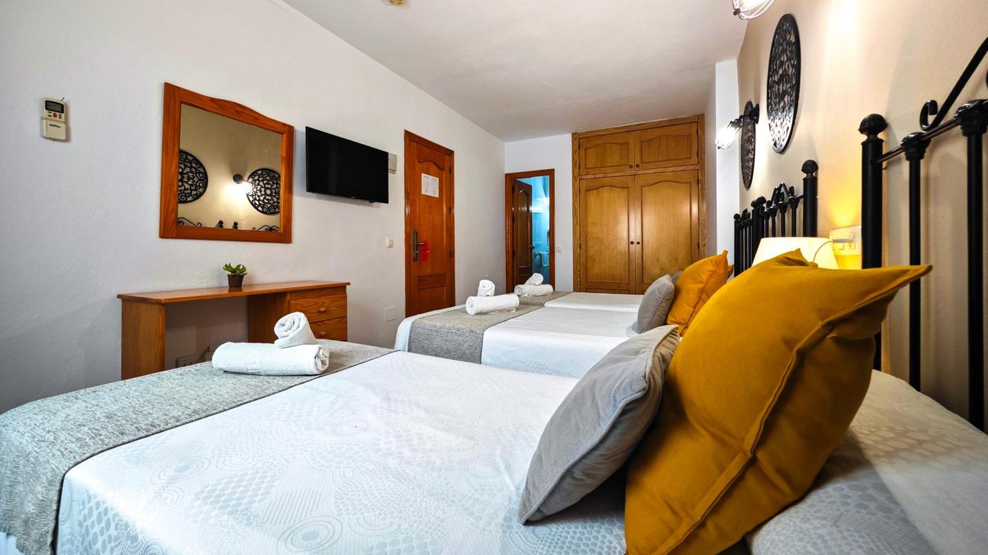 Hostal Dinamarca Sant Antoni de Portmany Exterior foto