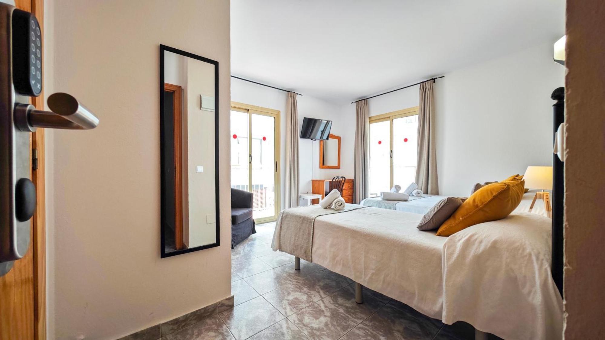 Hostal Dinamarca Sant Antoni de Portmany Exterior foto